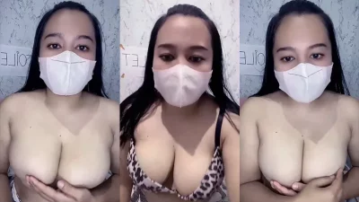 Dini Host Pedatang Baru Mainin Toketnya