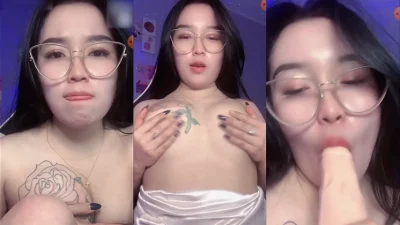 Host Kacamata Binal Kepengin Ngemut Punyamu