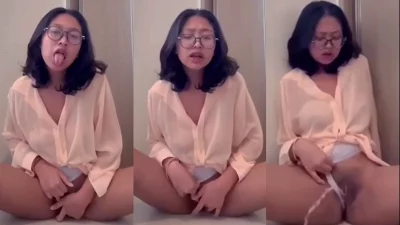 Nindy Ayu Pake Kacamata Omek Desah